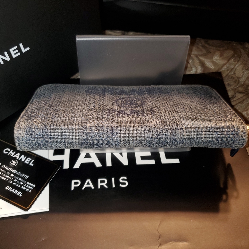 Authentic Chanel Paris Denim Zip Around wallet. FULL INCLUSION - Picture 6 of 12